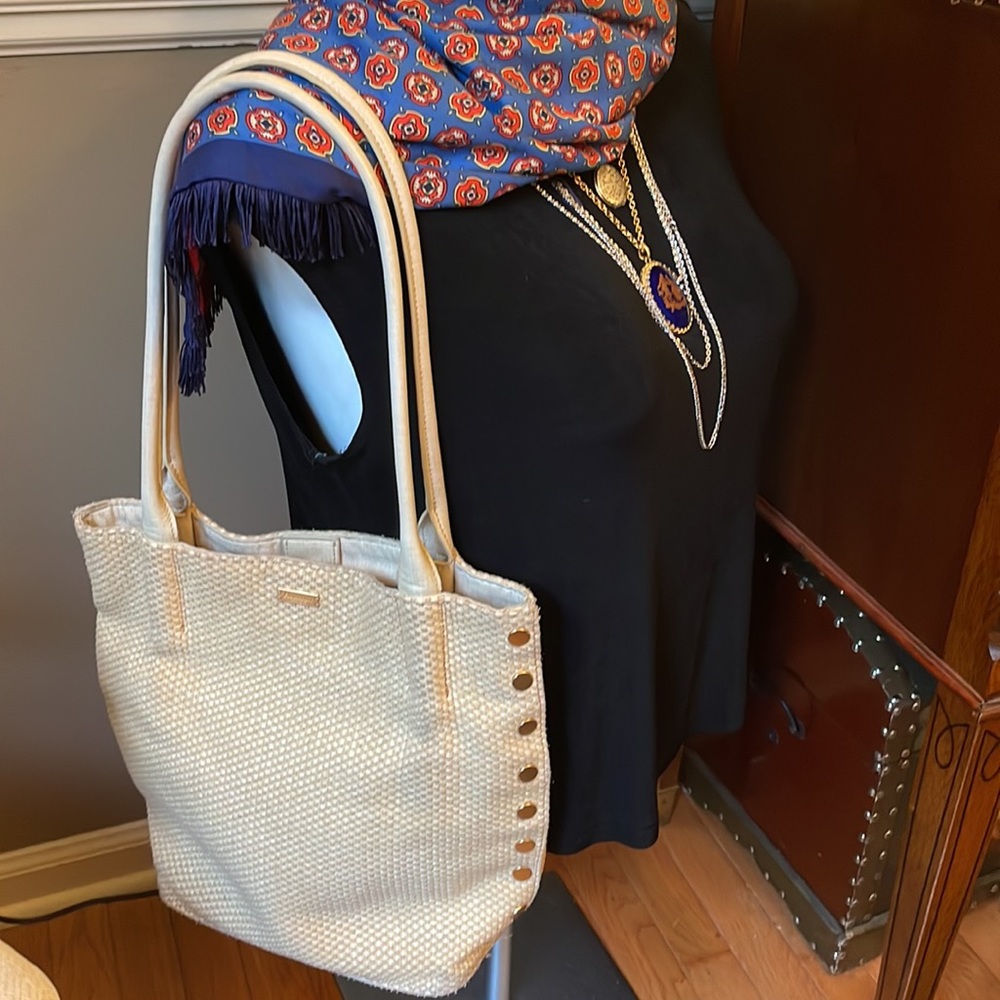 Hammitt Oliver Medium Ricotta Raffia Tote - Picture 3 of 17